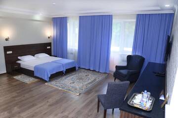 Фото номера Люкс с балконом Отель Rabat Hotel г. Алматы 7