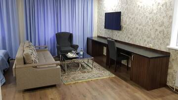 Фото номера Люкс с балконом Отель Rabat Hotel г. Алматы 11