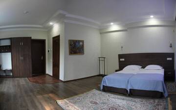 Фото номера Люкс с балконом Отель Rabat Hotel г. Алматы 12