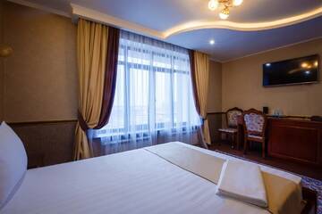 Фото номера Люкс с 1 спальней Отель Salut Hotel Almaty г. Алматы 6