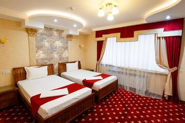Фото номера Улучшенный номер с 2 кроватями размера «queen-size» Отель Salut Hotel Almaty г. Алматы 6