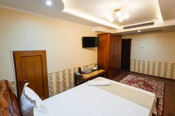 Фото номера Люкс с 2 спальнями Отель Salut Hotel Almaty г. Алматы 5