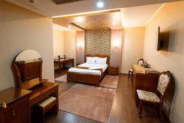 Фото номера Люкс с 1 спальней Отель Salut Hotel Almaty г. Алматы 4