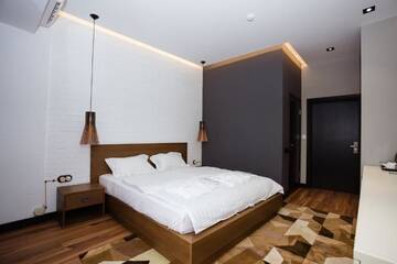 Фото номера Люкс с кроватью размера «king-size» Отель Eleven Hotel and Hall г. Алматы 6