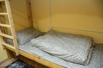 Фото номера Спальное место на двухъярусной кровати в общем номере для мужчин Хостелы RB Hostel г. Алматы 6