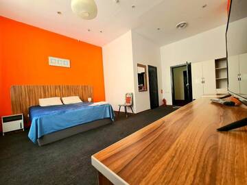 Фото номера Улучшенный номер с кроватью размера «king-size» Отель City Rooms Almaty г. Алматы 7