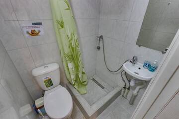 Фото номера Двухместный номер с 1 кроватью Апарт-отели YourHouse микрорайон 1, дом 76 - экономичнее квартиры, уютнее гостиницы г. Алматы 4