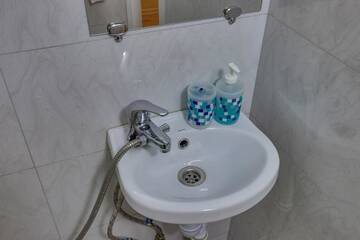 Фото номера Двухместный номер с 1 кроватью Апарт-отели YourHouse микрорайон 1, дом 76 - экономичнее квартиры, уютнее гостиницы г. Алматы 10
