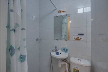 Фото номера Бюджетный двухместный номер с 1 кроватью Апарт-отели YourHouse микрорайон 1, дом 76 - экономичнее квартиры, уютнее гостиницы г. Алматы 6