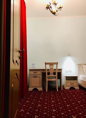 Фото Отели типа «постель и завтрак» DAISEZ hotel г. Алматы 3