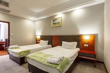Фото номера Апартаменты с 1 спальней и 2 односпальными кроватями Отель Renion Residence Hotel г. Алматы 6