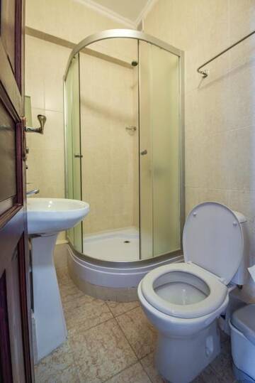 Фото номера Кровать в общем 6-местном номере Курортные отели Shymbulak Resort Hotel г. Алматы 10