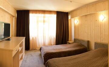 Фото номера Полулюкс Курортные отели Shymbulak Resort Hotel г. Алматы 2