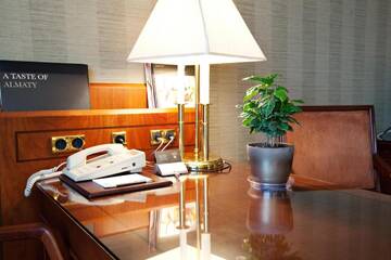 Фото номера Клубный номер ИнтерКонтиненталь Отель InterContinental Almaty г. Алматы 8
