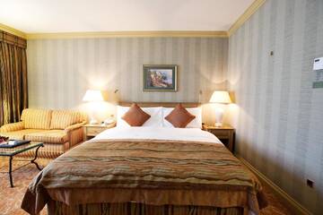 Фото номера Номер Делюкс с кроватью размера «king-size» Отель InterContinental Almaty г. Алматы 2