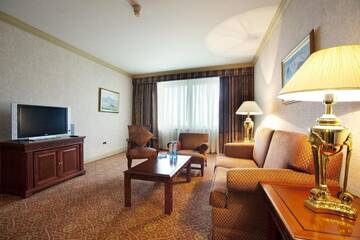 Фото номера Полулюкс с кроватью размера &quot;king-size&quot; Отель InterContinental Almaty г. Алматы 7