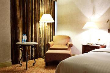 Фото номера Полулюкс с кроватью размера &quot;king-size&quot; Отель InterContinental Almaty г. Алматы 4
