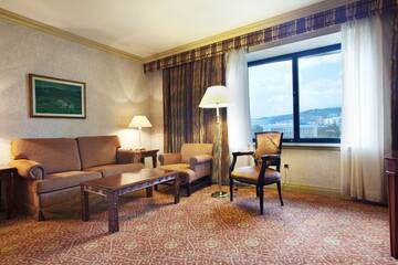 Фото номера Полулюкс с кроватью размера &quot;king-size&quot; Отель InterContinental Almaty г. Алматы 9