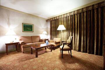 Фото номера Полулюкс с кроватью размера &quot;king-size&quot; Отель InterContinental Almaty г. Алматы 6