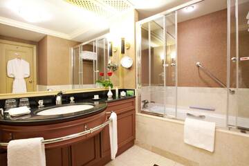 Фото номера Представительский люкс с кроватью размера «king-size» Отель InterContinental Almaty г. Алматы 4