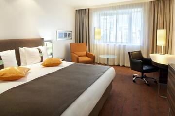 Фото номера Стандартный двухместный номер с 1 кроватью Отель Holiday Inn Almaty г. Алматы 3