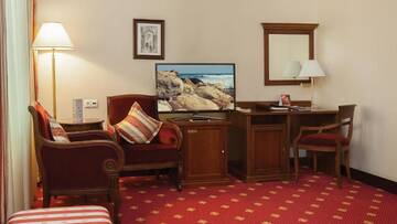 Фото номера Улучшенный двухместный номер с 2 отдельными кроватями Отель Grand Tien Shan Hotel г. Алматы 3