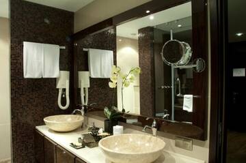 Фото номера Люкс «Гранд» Отель Donatello Boutique Hotel г. Алматы 5