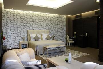 Фото номера Люкс «Гранд» Отель Donatello Boutique Hotel г. Алматы 2