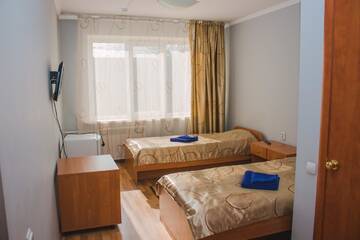 Фото номера Стандартный двухместный номер с 2 отдельными кроватями Отель Hotel Tahar г. Алматы 2