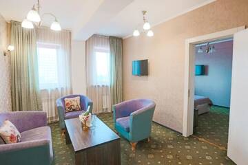 Фото номера Люкс с 1 спальней Отель Отель Golden Palace г. Алматы 2