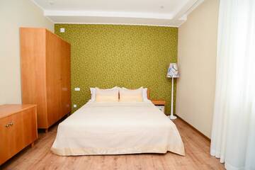 Фото номера Люкс с балконом Отель Grushevy Hospitality Boutique г. Алматы 5