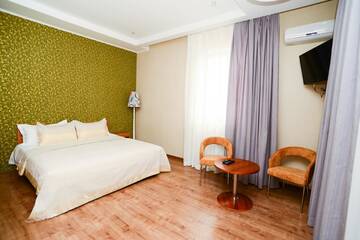 Фото номера Люкс с балконом Отель Grushevy Hospitality Boutique г. Алматы 2