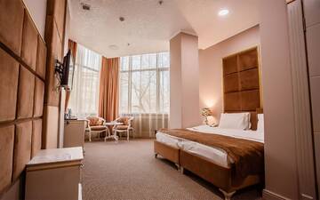 Фото номера Стандартный двухместный номер с 2 отдельными кроватями Отель Grand Sapphire Hotel г. Алматы 2
