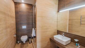 Фото номера Улучшенный двухместный номер с 1 кроватью Отель Resident Hotel Delux г. Алматы 6