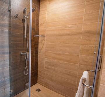 Фото номера Улучшенный двухместный номер с 1 кроватью Отель Resident Hotel Delux г. Алматы 7