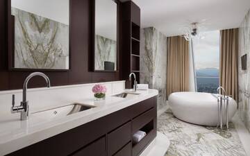 Фото номера Клубный люкс Отель Отель Ritz-Carlton Алма-Ата г. Алматы 4